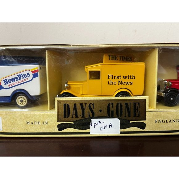 Vintage LLEDO LP13 1934 MODEL A FORD VAN Truck set of 3 news newspaper new - Picture 3 of 11